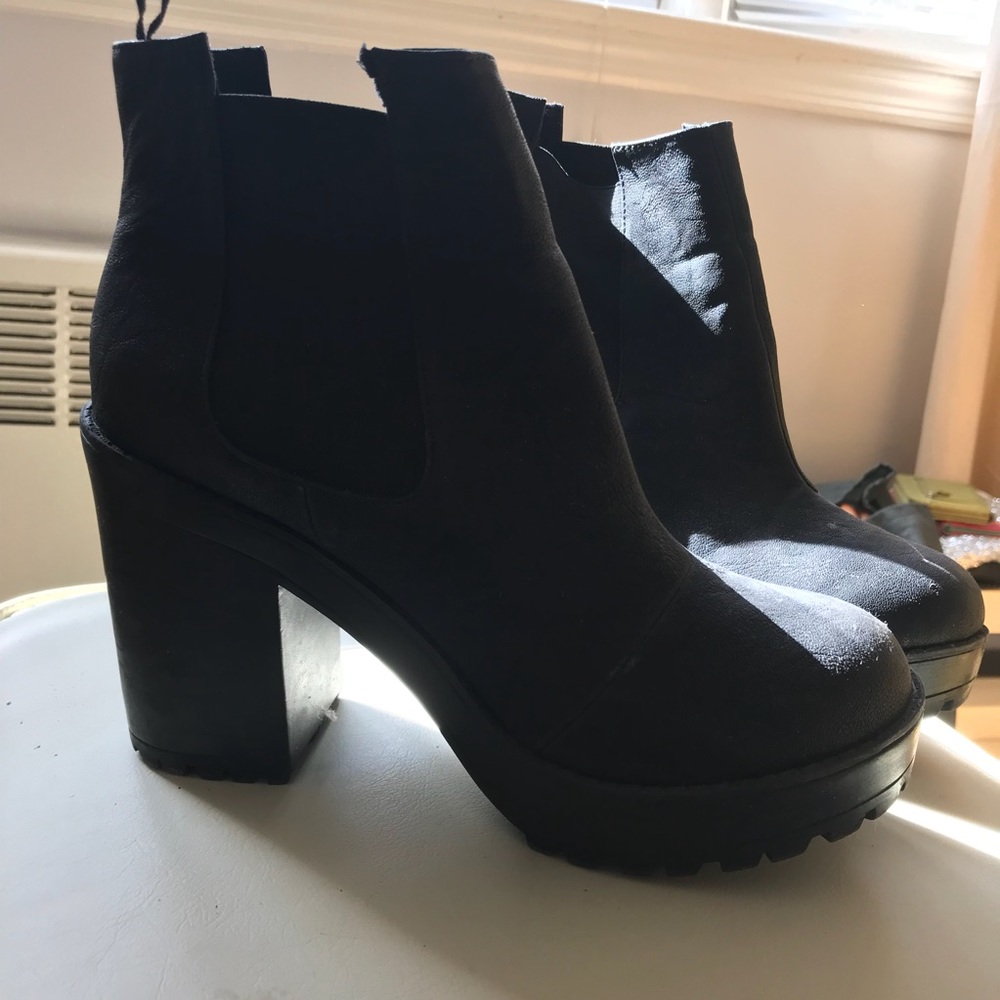 HM Divided heel booties
